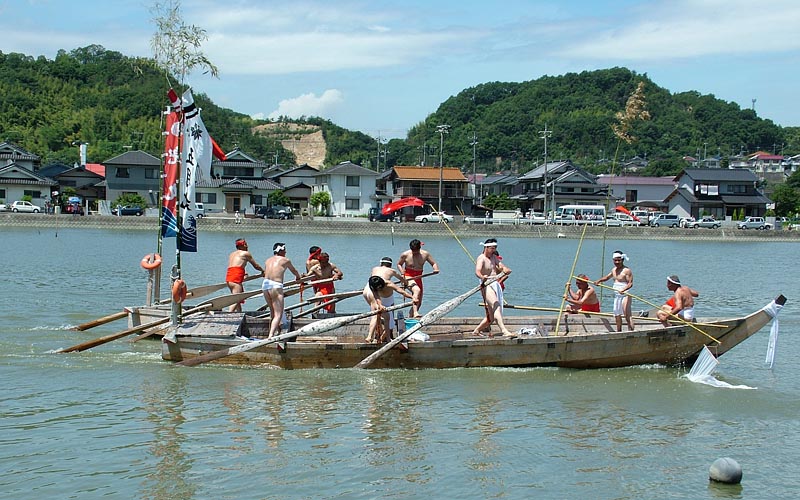 伝統の船漕競争