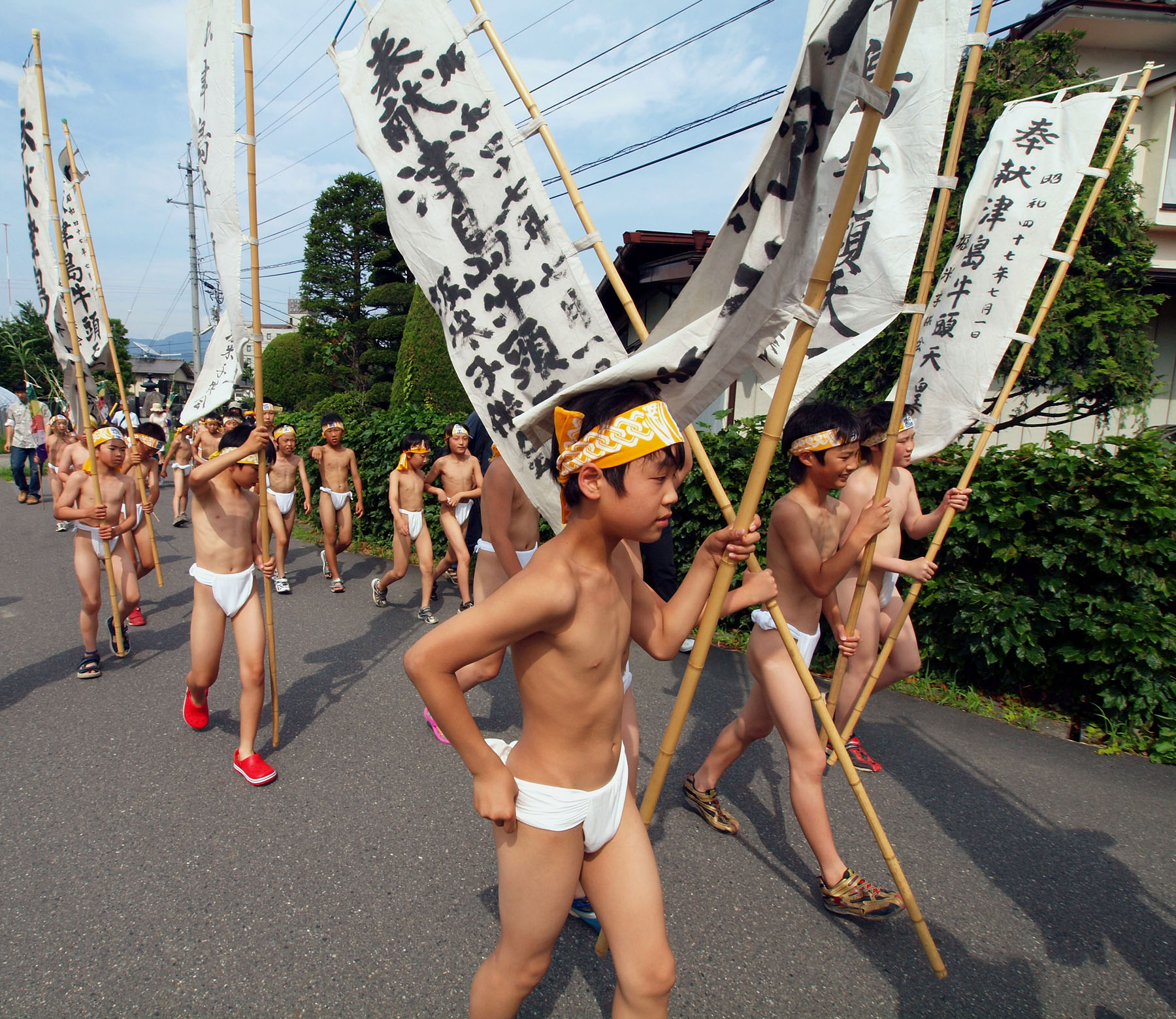 祭り 裸 昔は男性が全裸になる祭りがあり、見学者の女性は男性のモノの品評をし