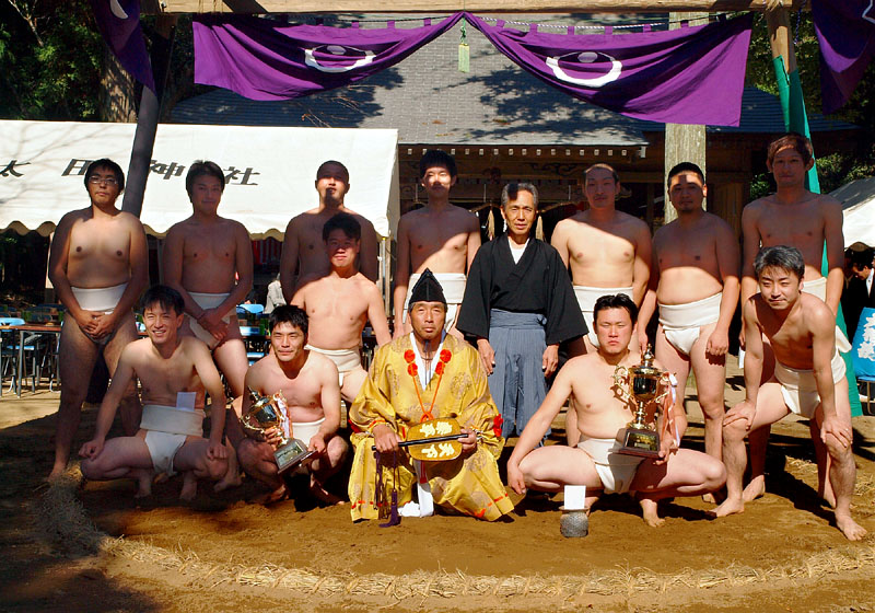 黒虎相撲の伝統を継承する袋区青年団の勇姿