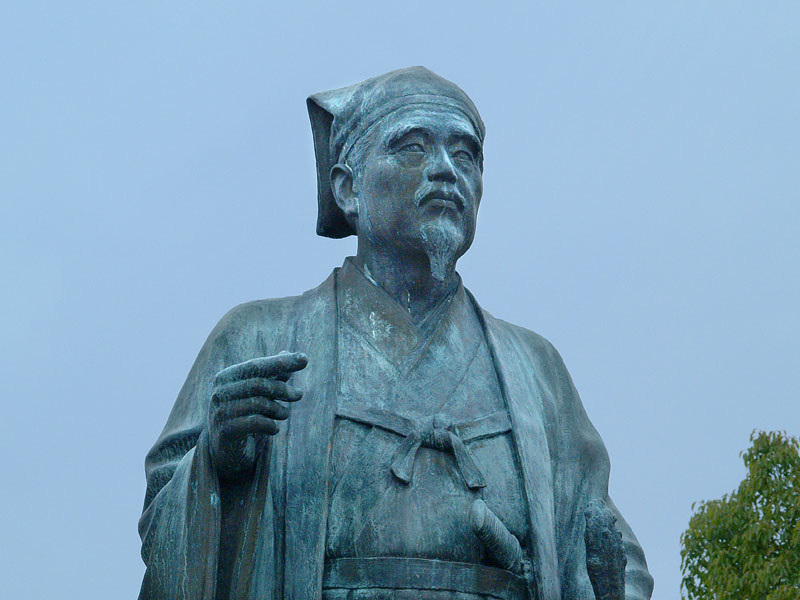 千波湖畔に建つ徳川光圀公像