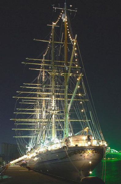 広島港に寄港した海王丸４