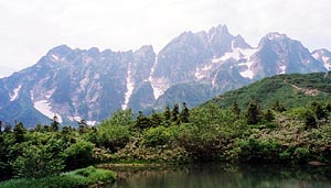 仙人池から望む剣岳