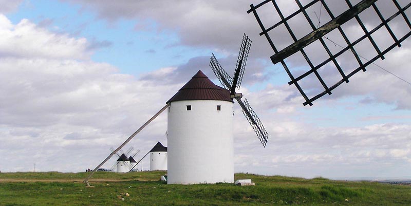 モタ・デル・クエルボの風車（ラ・マンチャ地方/スペイン）