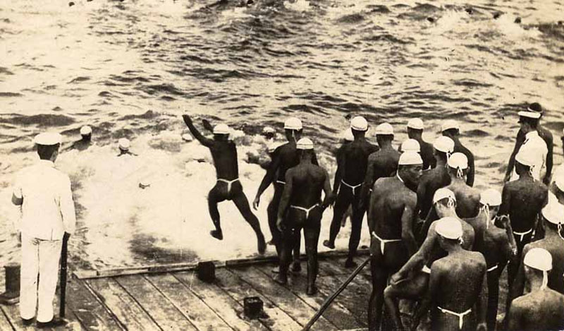 海軍の水泳訓練