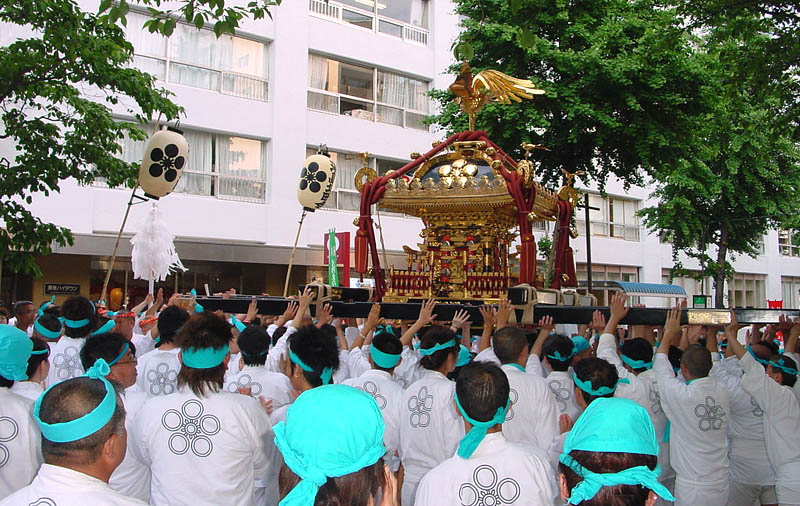 湯島天満宮本祭の本社神輿　-1