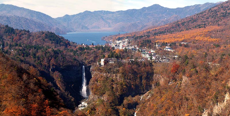 中禅寺湖と華厳滝