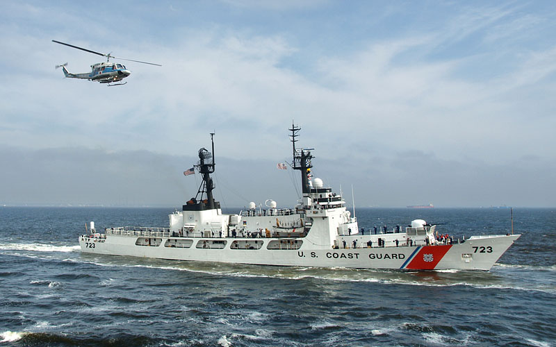 米国沿岸警備隊(USCG)第14管区（ハワイ）から参加した巡視船RUSHの登舷礼