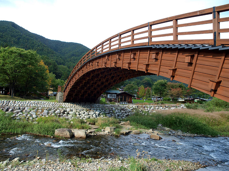 奈良井川に架かる「木曾の大橋」