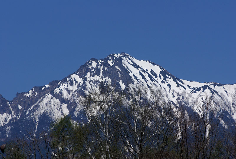 八ヶ岳主峰「赤岳（2,899m）」の斑雪嶺/海ノ口自然郷
