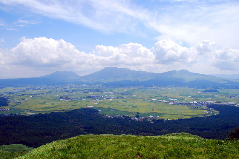 大観峰から見た阿蘇中央火口丘（北面） / 阿蘇市