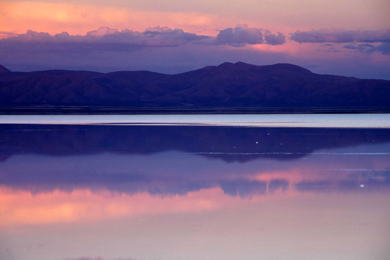 ウユニ塩湖の薄暮　18:40　