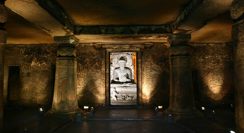 第１１窟の釈迦像