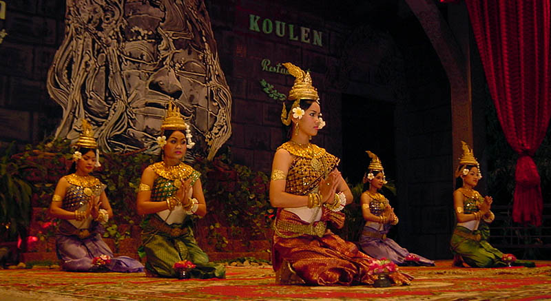 タイそっくりのアプサラ舞踊