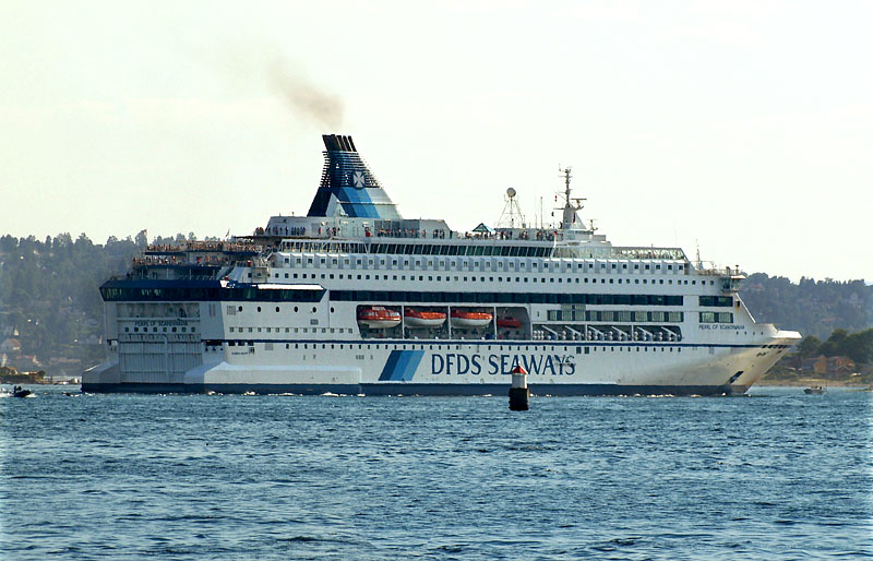 オスロ港を航行する 'PEARL OF SCANDINAVIA'