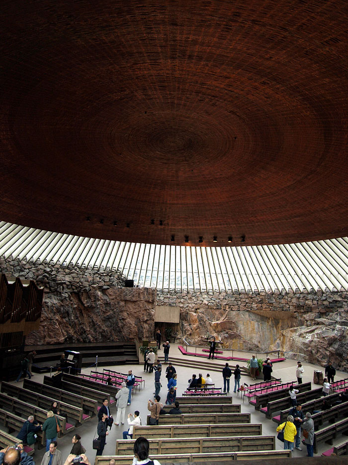 巨大な円形の天井