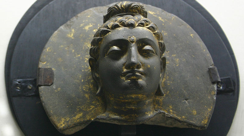 金箔を押した仏陀の頭部 / ラホール美術館