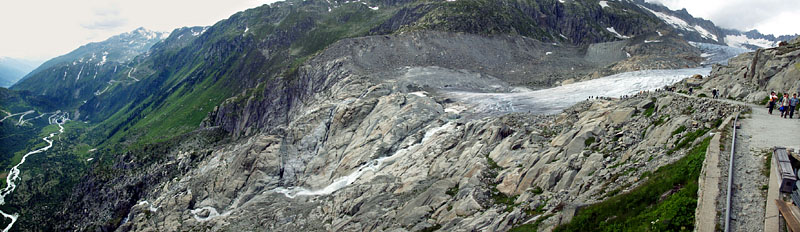 ローヌ氷河先端部の滝