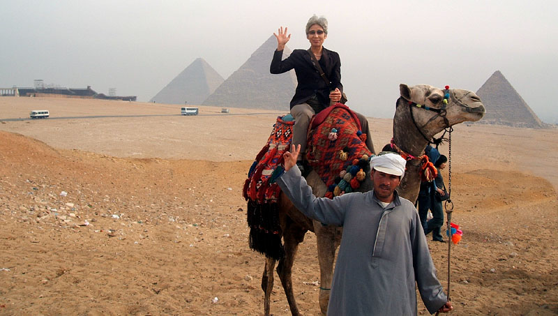 駱駝の背で記念撮影