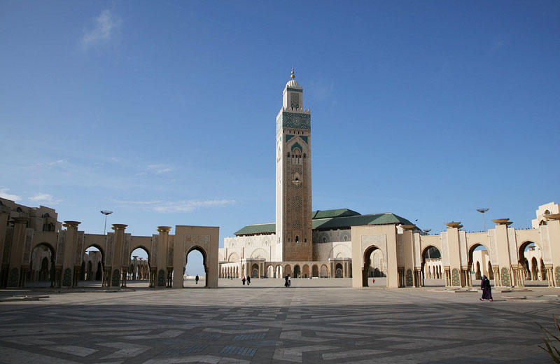カサブランカのハッサンII世モスクとハッサン塔