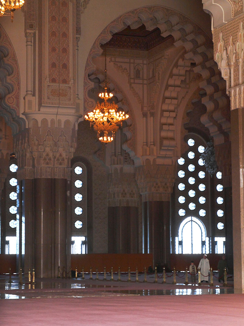 モロッコ最大のモスクの内部