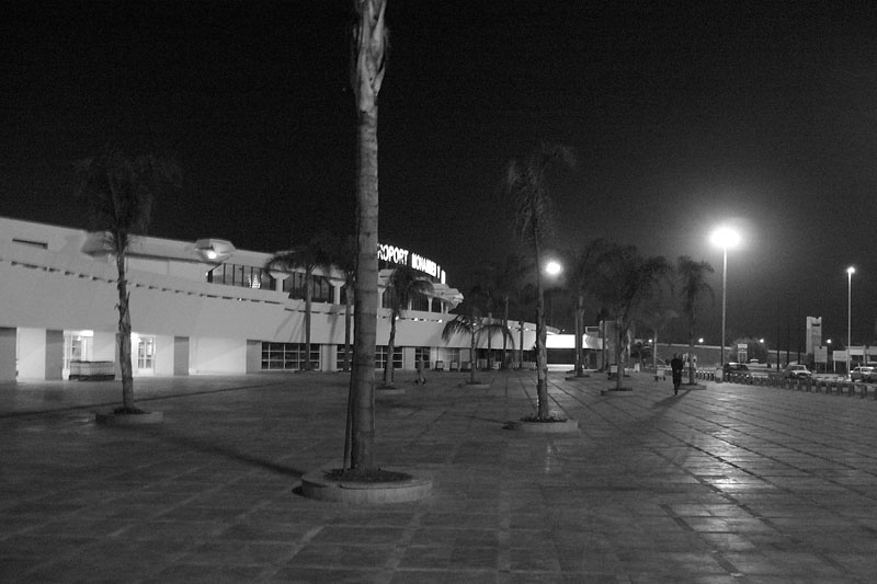 夜のカサブランカ空港（ムハンマドV世空港）