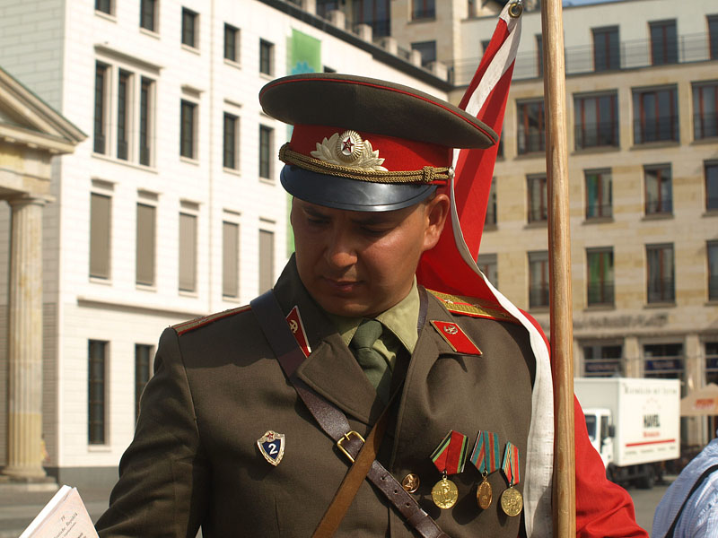 ソ連の軍服を着た男