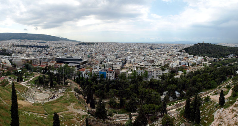 アクロポリスの丘の南に広がるアテネ市街