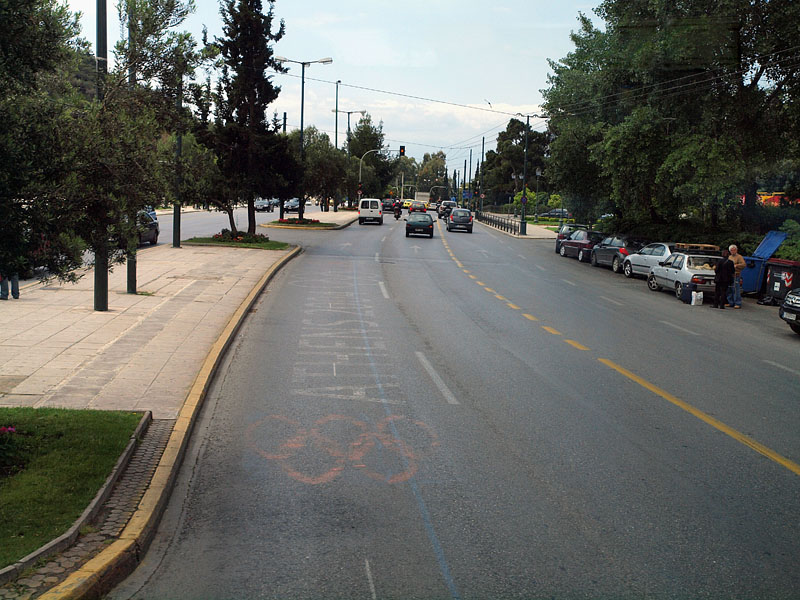 アテネオリンピック（2004年）のマラソンコース（青線）