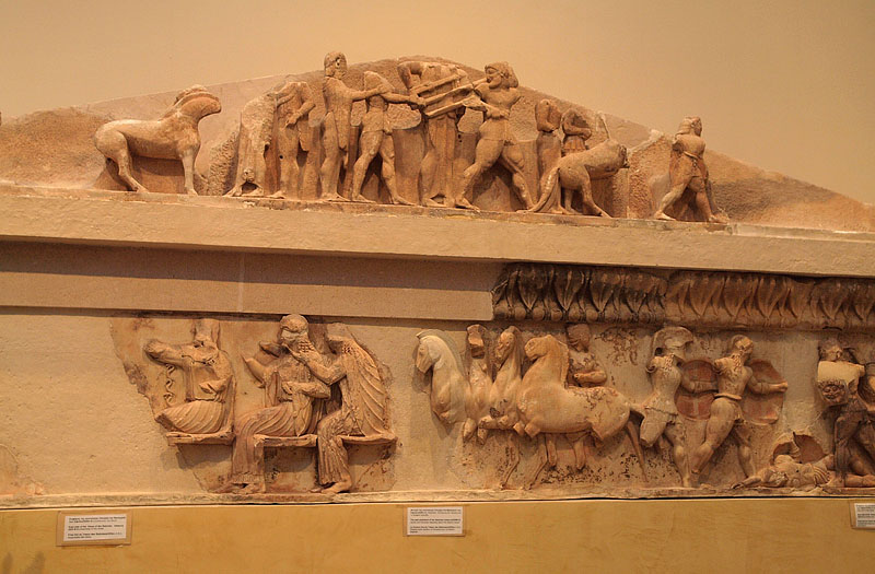 「シフノスの宝庫」の破風の浮彫（紀元前525年）