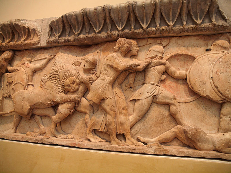 ライオンに襲われる兵士たち/神々と巨人族の戦い（北面浮彫り）