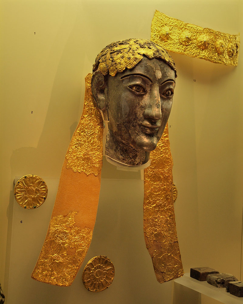 黄金と象牙製アポロン像の頭部（紀元前550年）