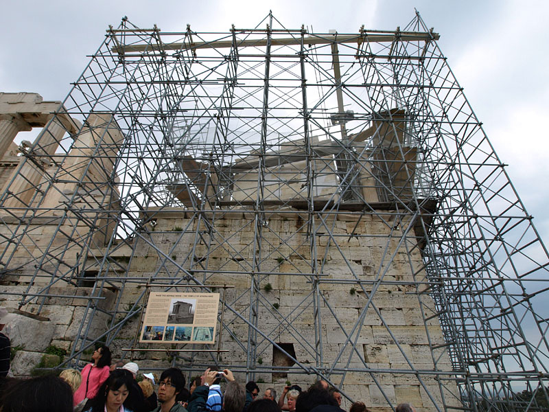 修復中のアテナ・ニケ神殿