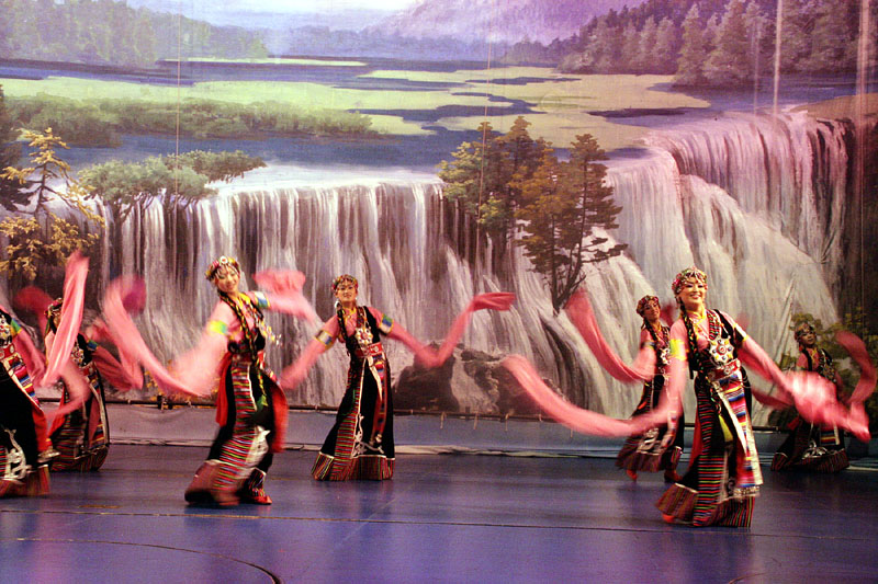 エキゾチックなチベット民俗舞踊ショー