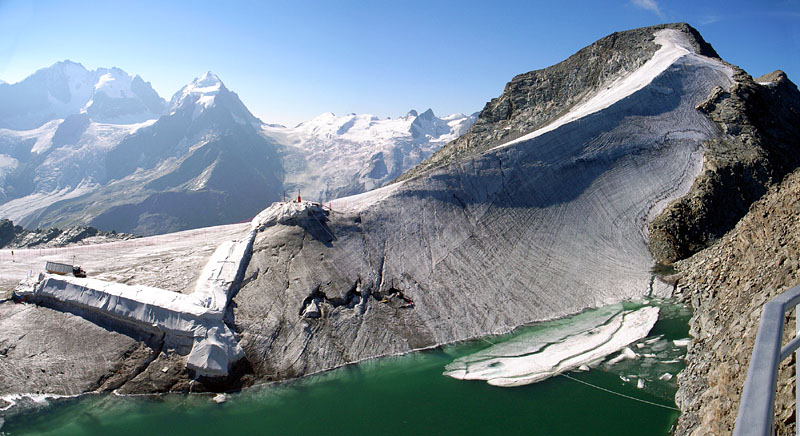 コルヴァッチ氷河とベルニナ山群 / コルヴァッチ展望台（3,303m）