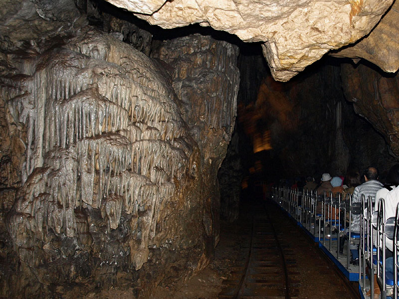 トロッコで入るポストイナ鍾乳洞/スロベニア