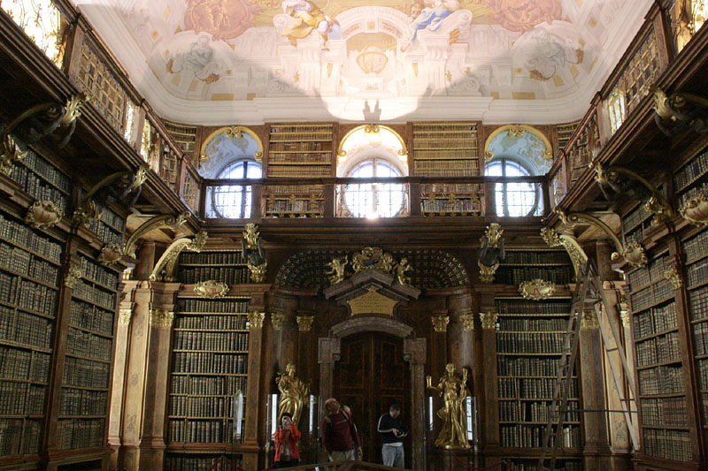 古色蒼然の図書館