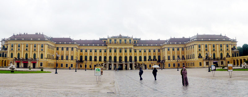 雨のシェーンブルン宮殿（世界文化遺産）/ウィーン　2010.06.02