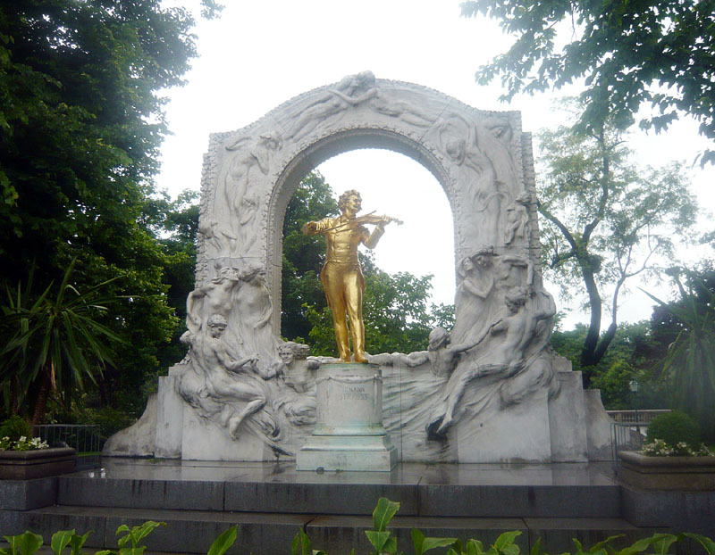 ヨハン・シュトラウス（II世）の像/市立公園