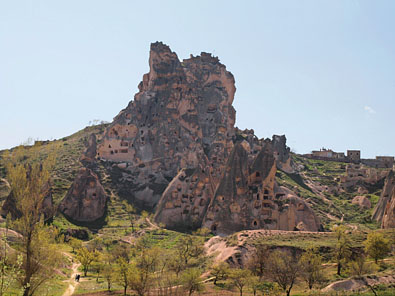 巨大な一枚岩の要塞ウチヒサル