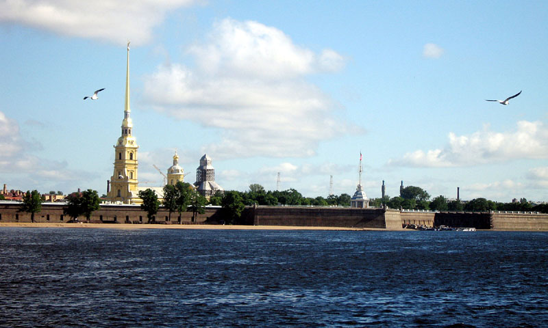 ネヴァ川から望むペトロパヴロフスク要塞