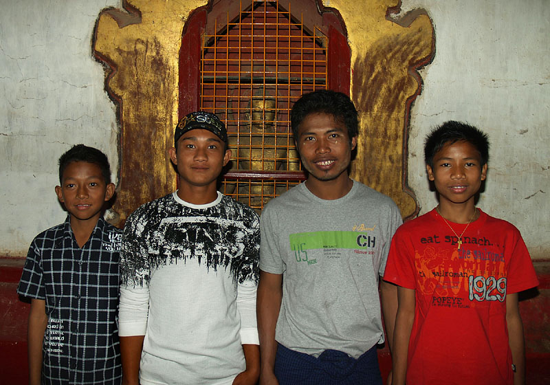ミャンマーの若者たち