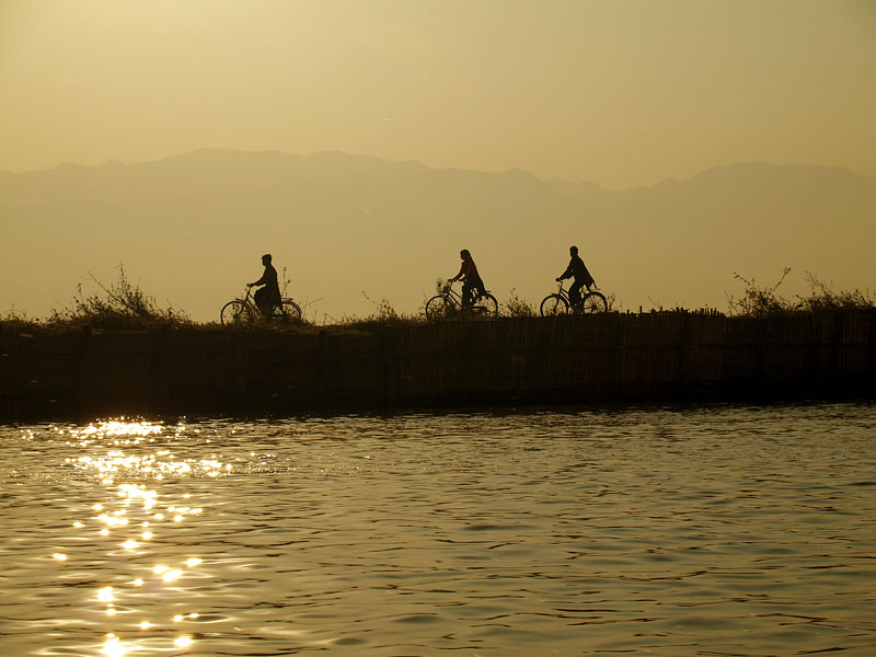 インレー湖の朝/五　〜自転車〜　07:42