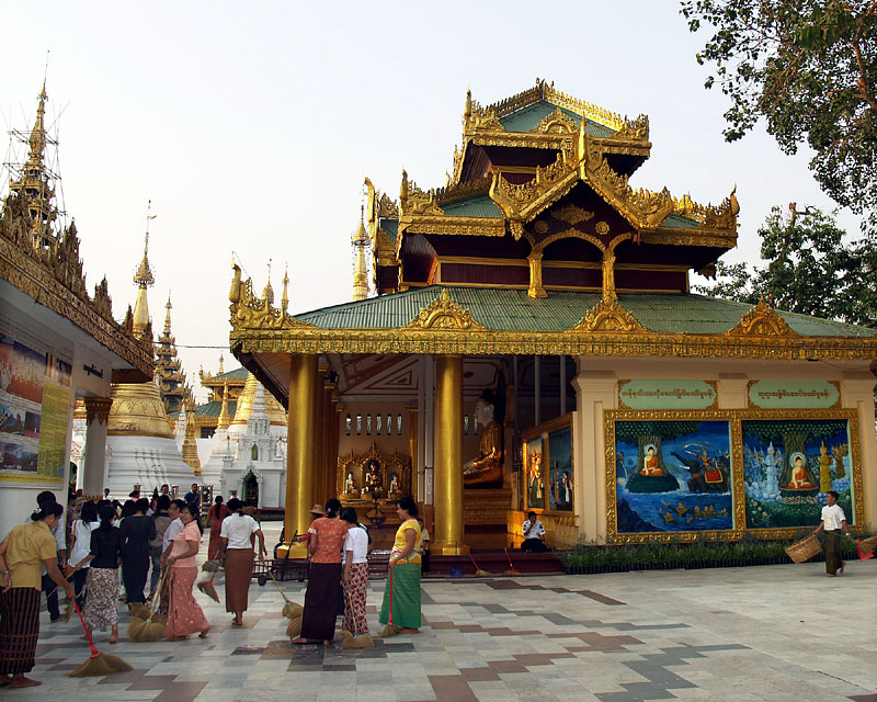 ミャンマー最高の聖地「シュエダグォン・パヤー」　17:17
