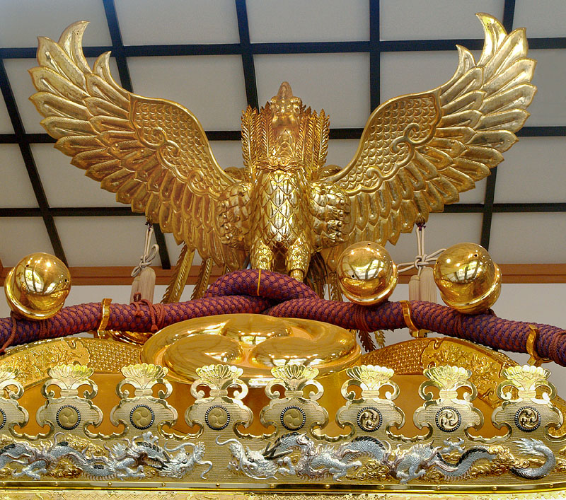 一の宮神輿の黄金の鳳凰
