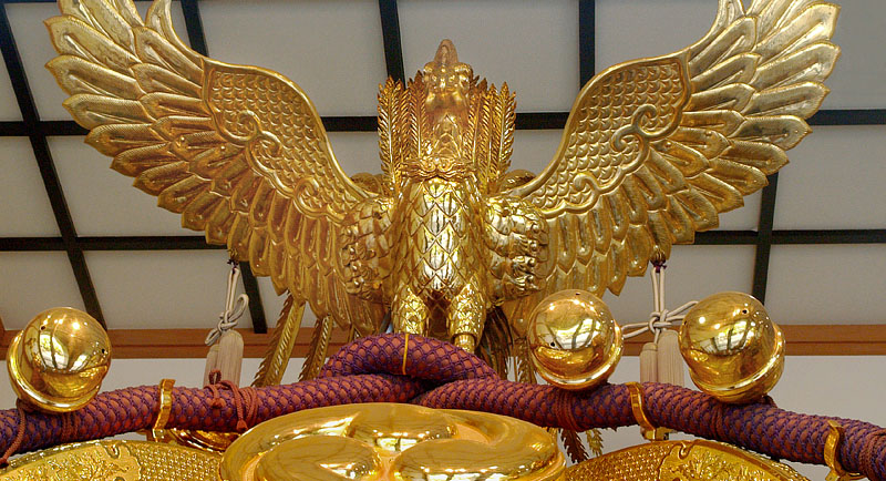 一の宮神輿の黄金の鳳凰