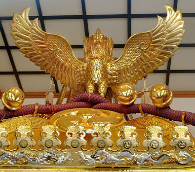 一の宮神輿の黄金の鳳凰/富岡八幡宮