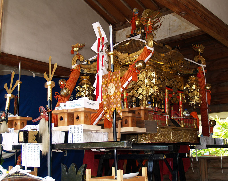 白鳥神社の御本社神輿