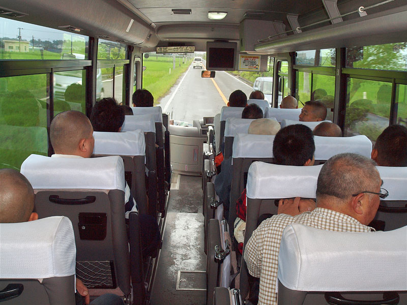 JR上総一ノ宮駅前から無料シャトルバスで九十九里浜釣ヶ崎海岸に向かう  2011.6.19 09:50