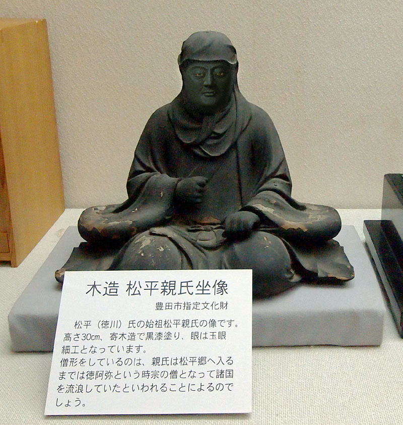 松平（徳川）氏の始祖松平親氏の木造坐像