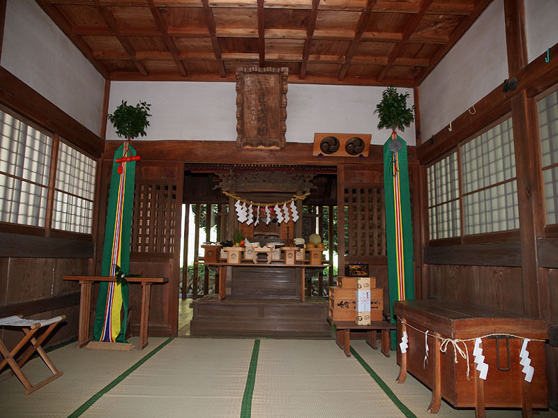 和田乃神社幣殿とその奥の御本社